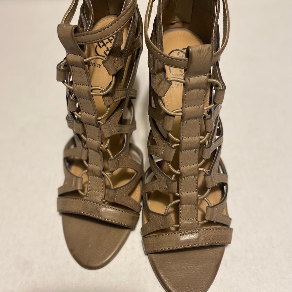 Daisy Fuentes Gladiator Heels. Size 8 1/2.